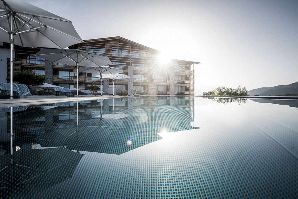 Alpenresort Schwarz Infinitypool 1 1536x1024 1